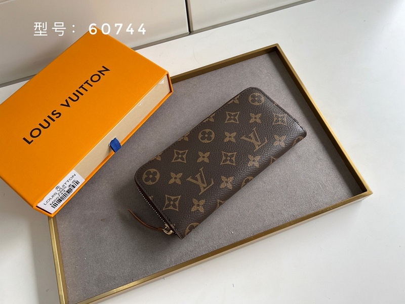 LV Wallets 317